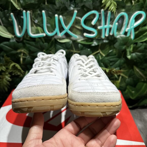 Athletic_Shoes
